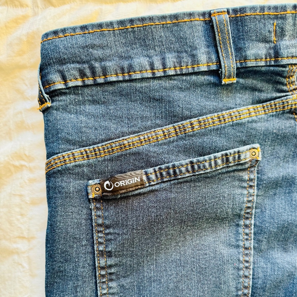 Delta Flex Jeans (Origin USA) 36x32 - Straight Fit - MEDIUM WASH - Picture 2 of 6